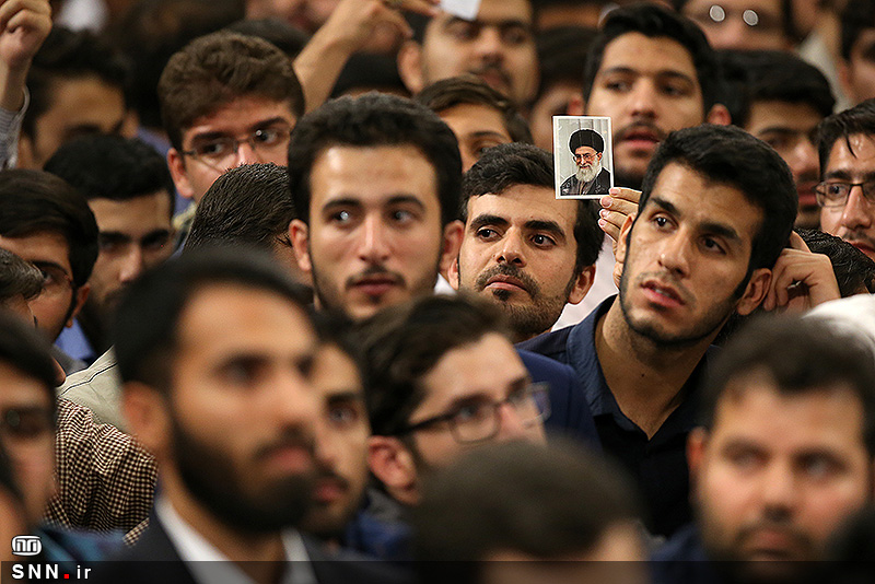 رهبری و دانشجویان